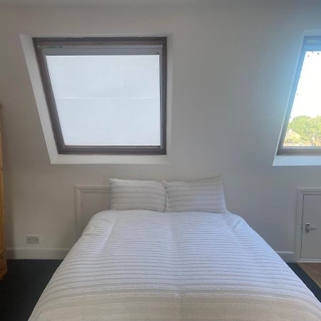 Studio Flat Hatch End Εξωτερικό φωτογραφία
