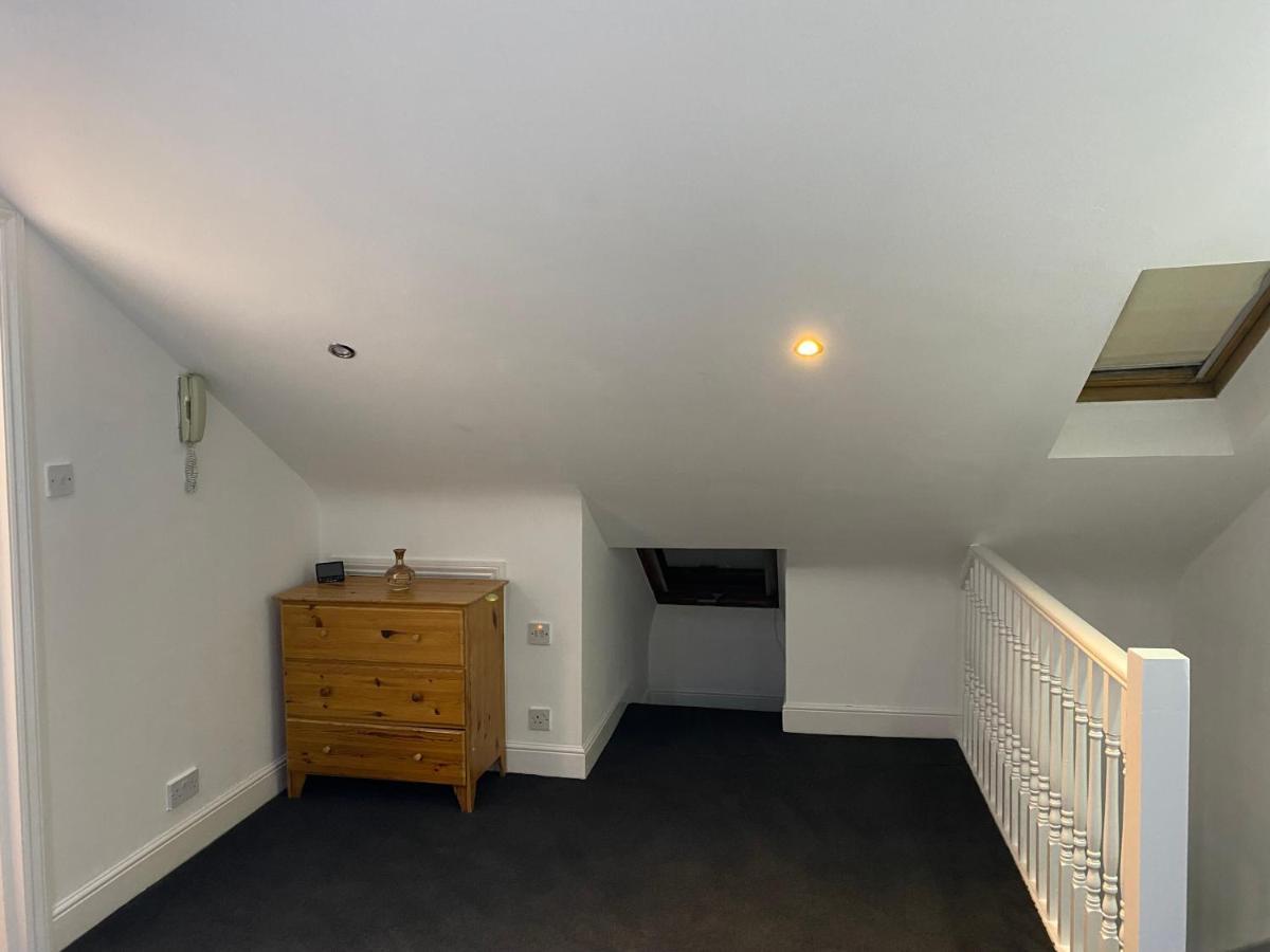 Studio Flat Hatch End Εξωτερικό φωτογραφία