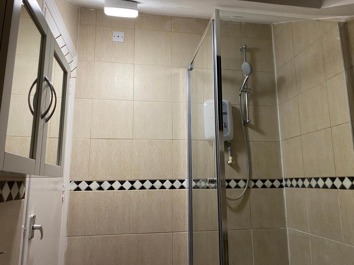 Studio Flat Hatch End Εξωτερικό φωτογραφία
