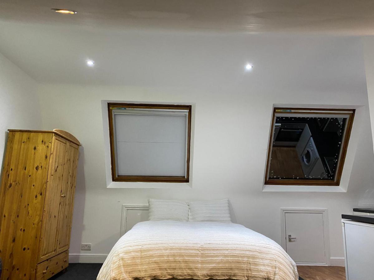 Studio Flat Hatch End Εξωτερικό φωτογραφία
